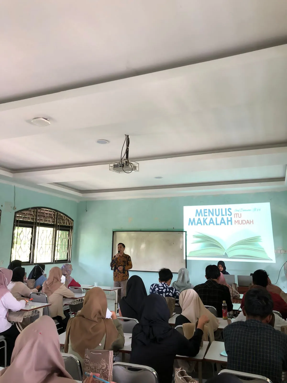 Tingkatkan Kompetensi Mahasiswa, HMJ Akuntansi Syariah FEBI UIN Walisongo Semarang Selenggarakan Pelatihan Makalah