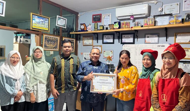 Kunjungan Edukatif dan Lezat: Mahasiswa Akuntansi Syariah UIN Walisongo Dalami Dunia UMKM di Bakpia Jogkem