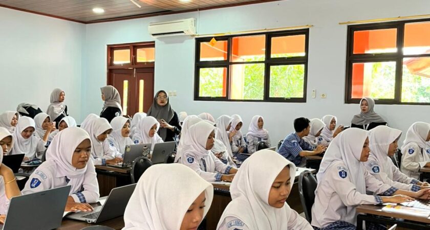 Tax Center Prodi Akuntansi Syariah UIN Walisongo Gelar Tax Center Goes to School di SMKN 1 Kendal