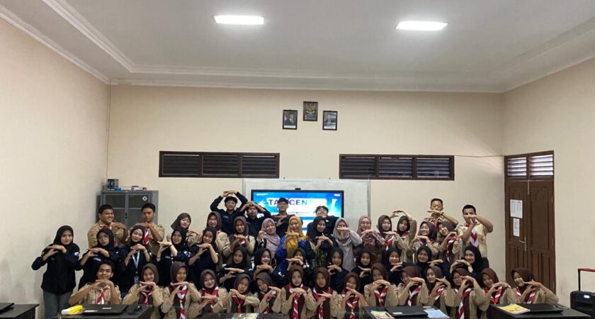 Tax Center Prodi Akuntansi Syariah FEBI UIN Walisongo Perkuat Edukasi Pajak Melalui Program Goes to School di SMK Nurul Islami Semarang